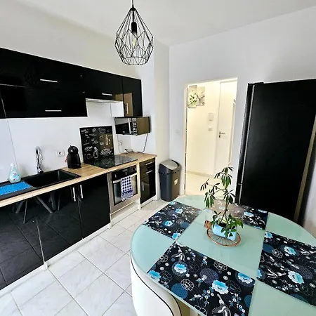 2 Pièces, Accès Facile Au Centre