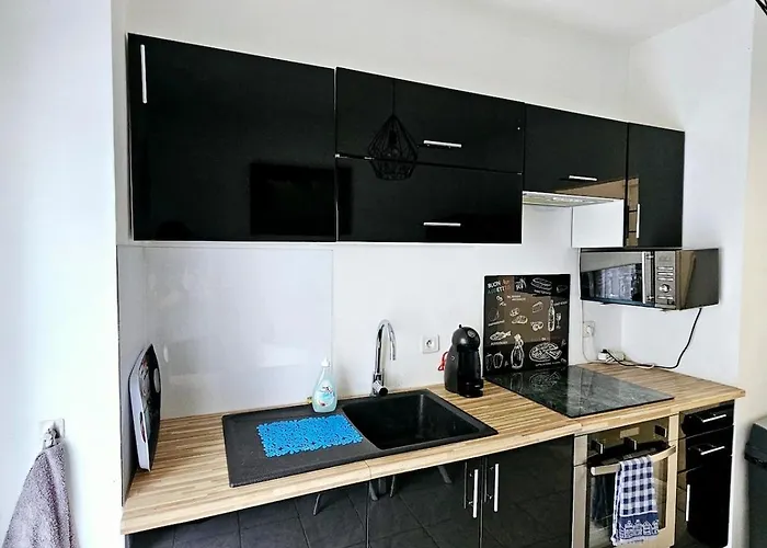 Appartement 2 Pièces, Accès Facile Au Centre